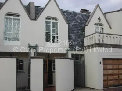 Townhouse/Complex/Cluster to Rent in Newlands