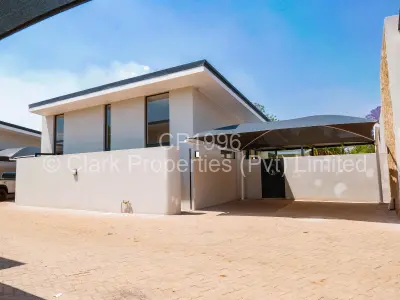 Townhouse/Cluster For Rent in Newlands