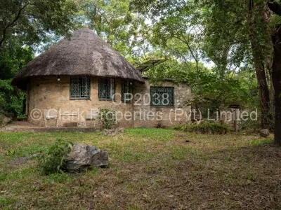 Cottage/Garden Flat For Rent in Monavale