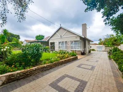 House For Sale in Hillside