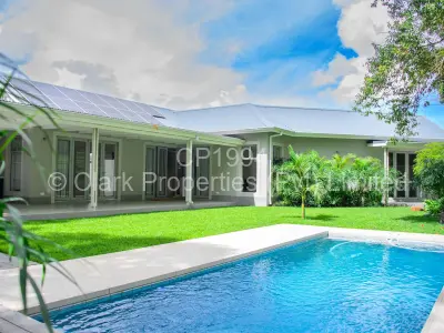 Townhouse/Cluster For Sale in Lewisam