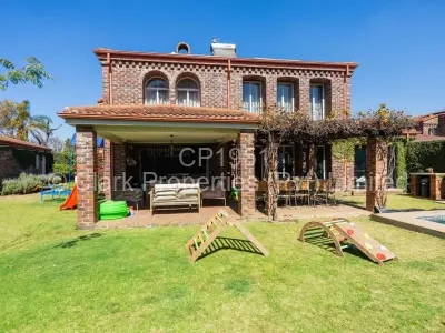 Townhouse/Cluster For Sale in Newlands