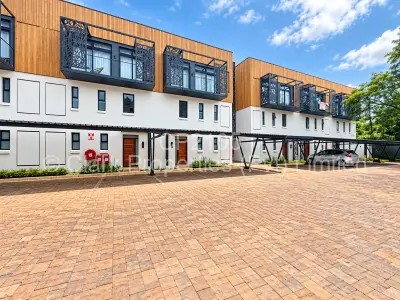 Cottage/Garden Flat For Sale in Pomona