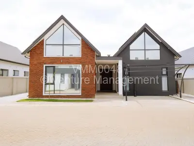 Townhouse/Cluster For Rent in Borrowdale West