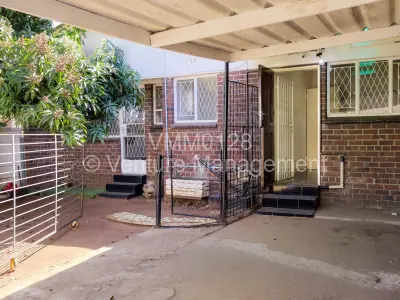 Cottage/Garden Flat For Sale in Avondale