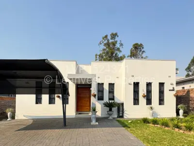 House For Sale in Greendale