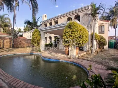 Townhouse/Cluster For Sale in Newlands