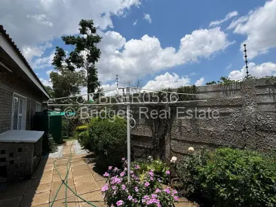 Townhouse/Cluster For Sale in Newlands