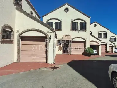 Townhouse/Cluster For Rent in Newlands