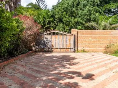 House For Sale in Greendale