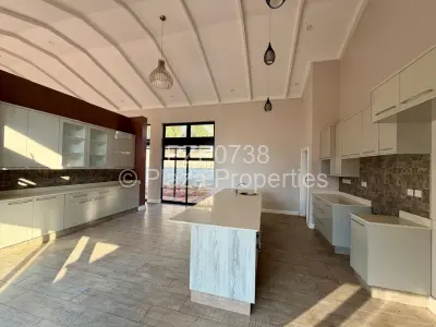 Townhouse/Cluster For Sale in Helensvale