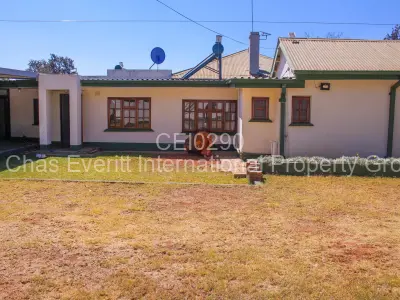 Townhouse/Complex/Cluster to Rent in Hillside Byo
