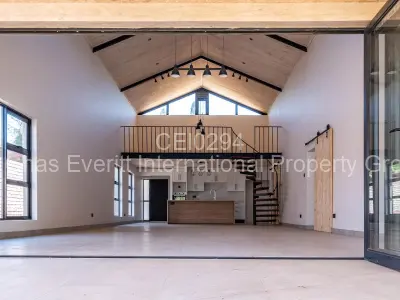 Townhouse/Complex/Cluster for Sale in Newlands