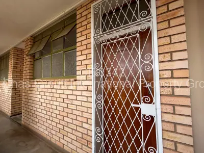 Flat/Apartment For Rent in Ascot