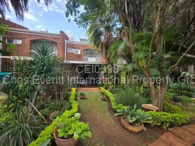 Townhouse/Cluster For Sale in Ascot
