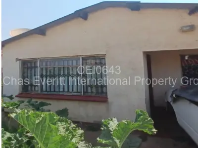 House For Sale in Warren Park