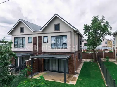 Townhouse/Cluster For Rent in Greendale