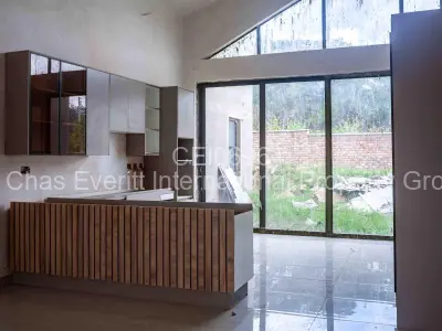 Townhouse/Cluster For Sale in Monavale