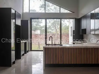 Townhouse/Cluster For Sale in Monavale