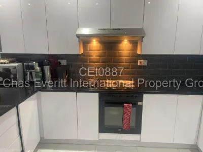 Cottage/Garden Flat For Rent in Arlington