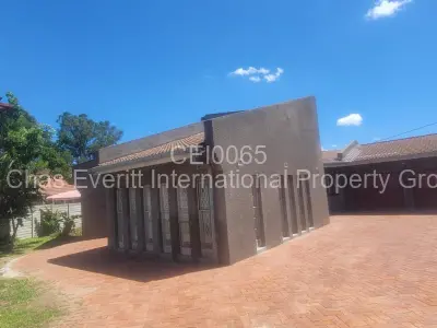 House for Sale in Waterfalls