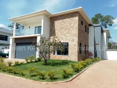 Townhouse/Cluster For Sale in Pomona