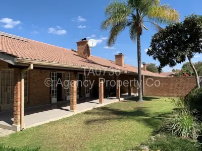 Townhouse/Complex/Cluster to Rent in Newlands