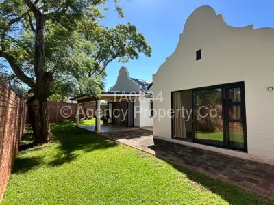 Townhouse/Cluster For Rent in Newlands