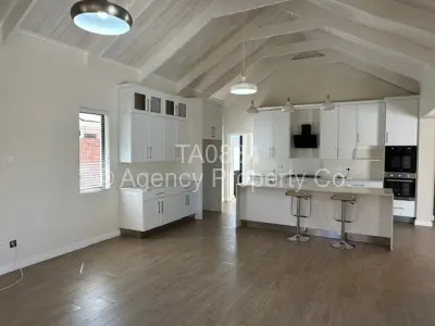 Townhouse/Cluster For Rent in Newlands