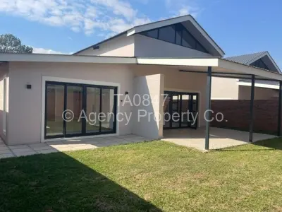 Townhouse/Cluster For Sale in Newlands