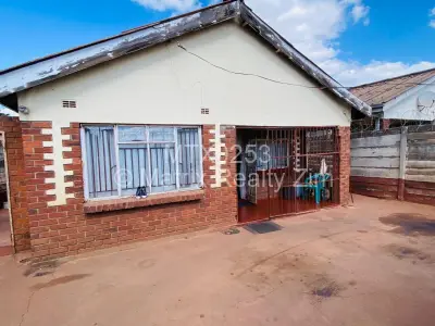 House for Sale in Warren Park