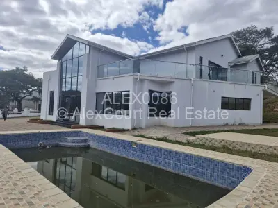 Townhouse/Complex/Cluster for Sale in Borrowdale Brooke