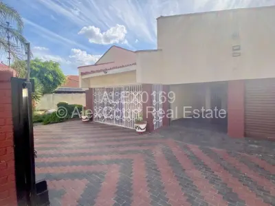 House For Sale in Mainway Meadows