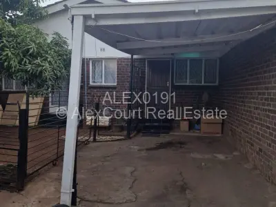 Cottage/Garden Flat For Sale in Avondale West