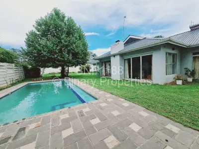 Townhouse/Cluster For Rent in Newlands